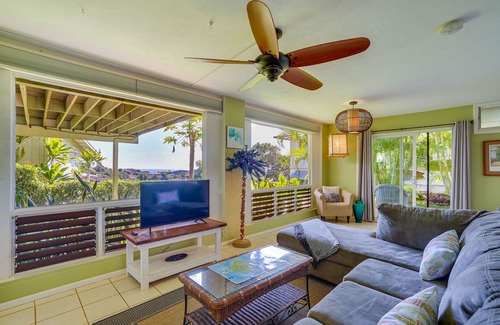 Aiea Casa | Sun-Dappled Aiea Apartment: 11 Mi to Beach!