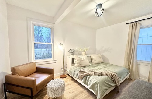 Lake Fenton Casa | Lake Fenton Cape Cod w/ Views of Lake Fenton!