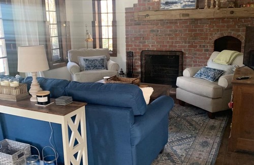 Ludington Cabaña | Charming and Spacious Cottage. Beach access to beautiful Lake Michigan.