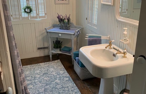 Ludington Cabaña | Charming and Spacious Cottage. Beach access to beautiful Lake Michigan.