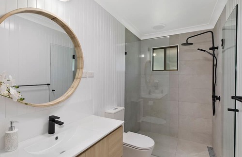 Dora Creek Casa | Dawn To Dusk River Retreat
