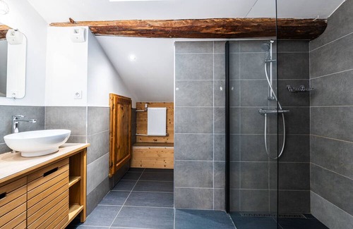 Queige Apartamento | Apartment 'Gite Place Du Lavoir' with Mountain View and Wi-Fi