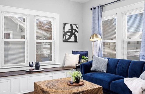 Lee's Summit Casa | Charming Freshly Remodeled Home / Prime Location