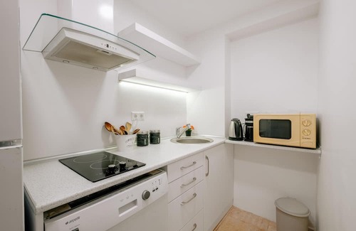 Esentepe Apartamento | Cozy Central Flat w Garden 5 min to Metro in Sisli