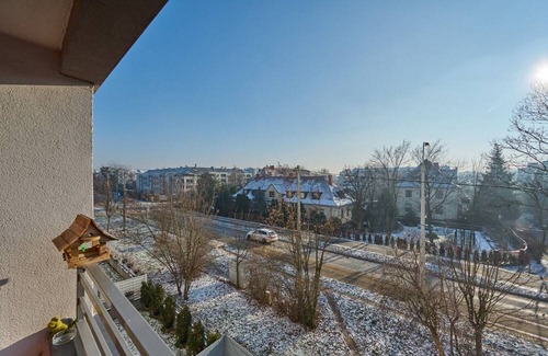Krzyki Apartamento | Lively Green Apartment by Renters