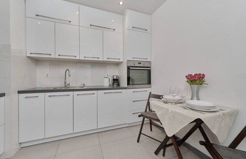 Krzyki Apartamento | Lively Green Apartment by Renters