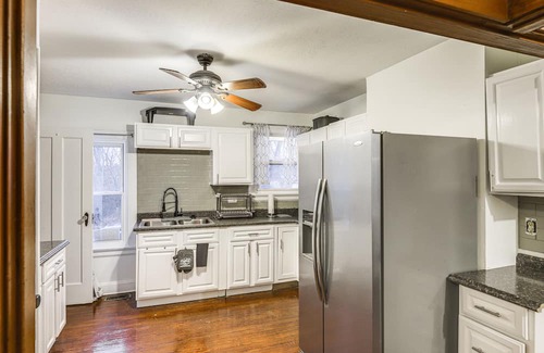 Spring Grove Village Casa | Cincinnati Duplex w/ Decks & Grill: 7 Mi to Dtwn!