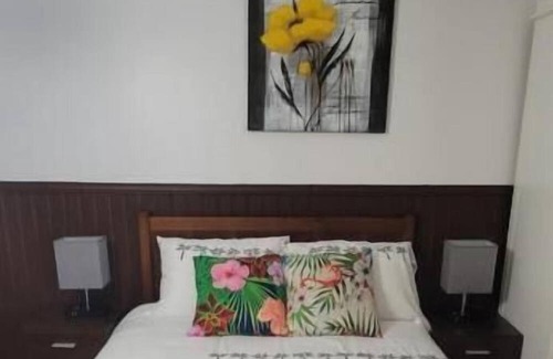 Saint-Alexandre-de-Kamouraska Hotel | Fleurs karaibes hotel restaurant