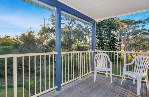 Winda Woopa Casa | Peaceful Dwelling: Hawks Nest Beach House - Your Ideal Family Retreat Just Steps from Jimmy's Beach!