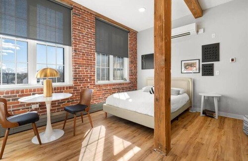 Manchester Apartamento | Artist's Retreat in Manchester, NH!