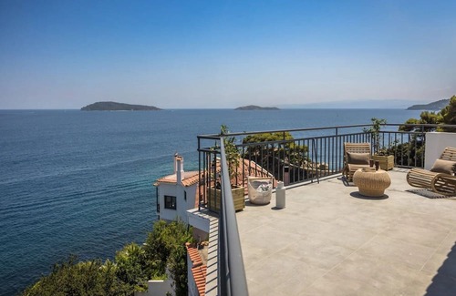 Skiathos Villa | ISholidays Skiathos The Rock Suite