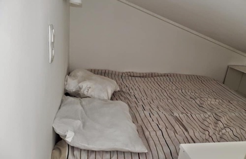 Avignon Cabina | Apartment, free parking and Avignon outdoor courtyard.