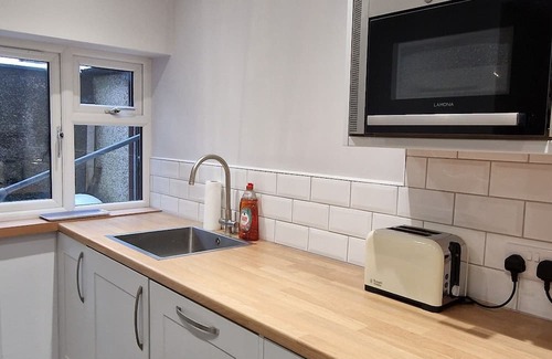 Rhiwbryfdir Cabaña | Comfortable Mountain-View Cottage