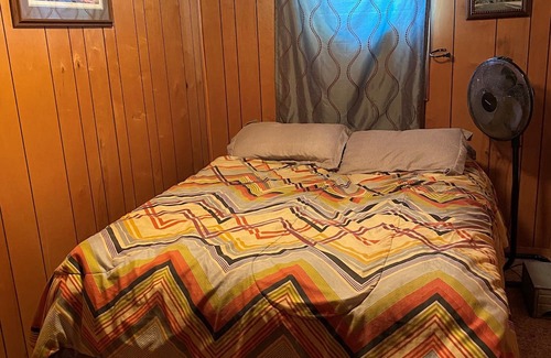 Bon Homme County Cabina | Cozy Cabin along Apple tree road with access to boat ramp for boating & fishing