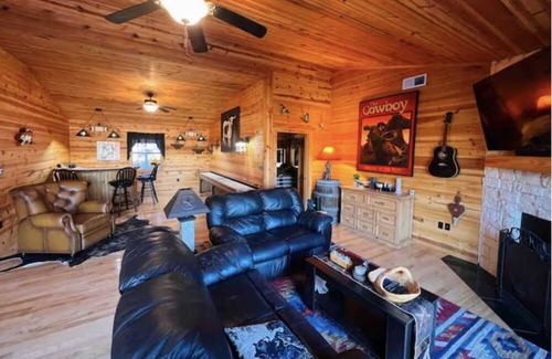 Bandera Casa | Texas Hill Country Cabin Escape On Medina River