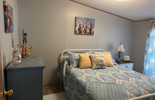 Mc Dougal Otro | Country View Escapes located in Piggott Arkansas 72454 Cozy, relaxing atmosphere