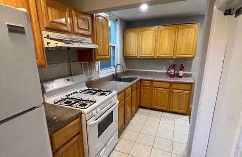 Roselle Apartamento | Near Schools! 4 Bedrooms and 2 Baths Apartment with Washer and Dryer