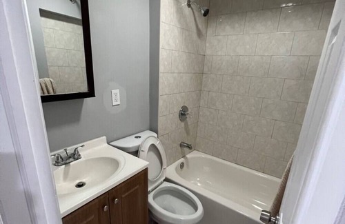 Roselle Apartamento | Near Schools! 4 Bedrooms and 2 Baths Apartment with Washer and Dryer