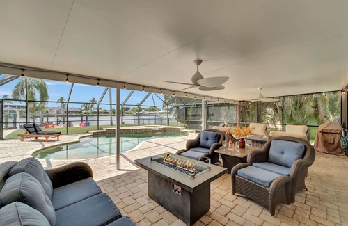 Fort Myers Shores Casa | Beautiful Island 3 Bedroom Coastal Home Located On The Caloosahatchee River