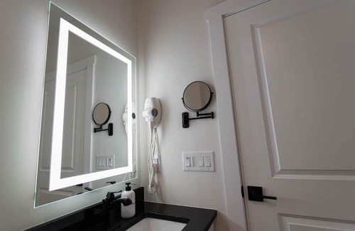 Bellaire Apartamento | 2BR 2BA Resort Walk to Short's