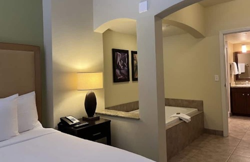 Enterprise Complejo | Las Vegas Grandview Sat-Sat Only is your gateway to the lights of Las Vegas.