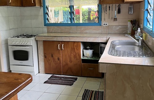 Avarua Casa | Modern spacious home - Mountain-side views, 10 minute walk to the beach.