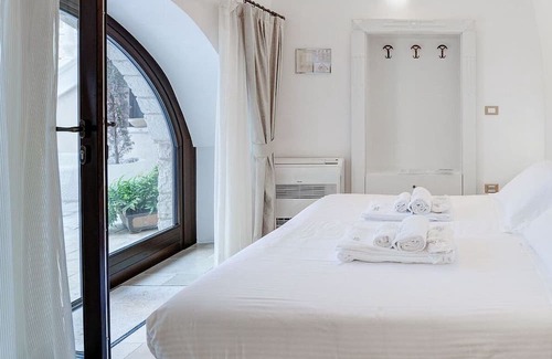 Carovigno Cama Y Desayuno | Bed & Breakfast in Carovigno with 1 bedrooms sleeps 3