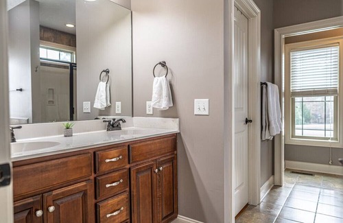 Whispering Pines Casa | Sleeps 8! in Carthage