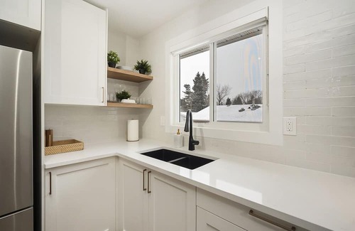 Sherwood Park Casa | *Freshly Updated - Centrally located 4BR Home!*