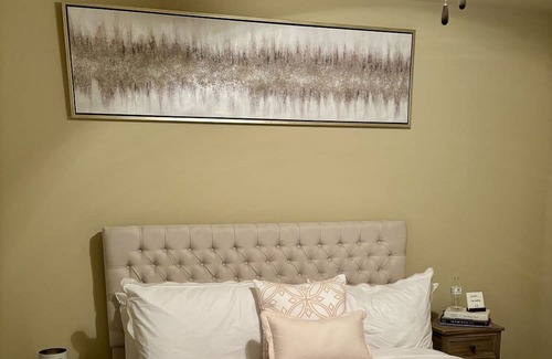 Bentonville Condominio | Spacious mid century modern condo - Pet Friendly - Bikers Dream