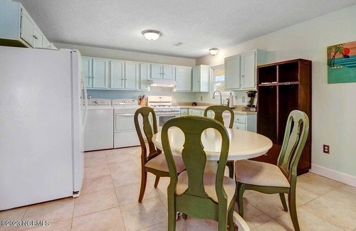 Beaufort Cabaña | Waterfront cottage with dock & kayaks