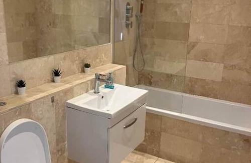 Epsom Apartamento | Amazing 1bed Epsom High Street - 2 East St