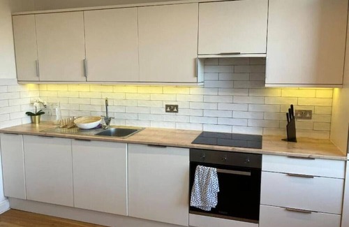 Epsom Apartamento | Amazing 1bed Epsom High Street - 2 East St
