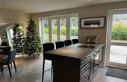 Bagshot Casa | Penny Hill