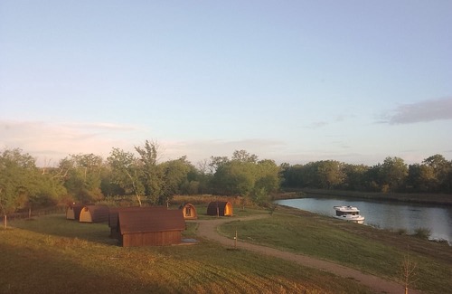 Luthenay-Uxeloup Casa | Séjour au bord du canal latéral à la Loire à Luthenay-Uxeloup