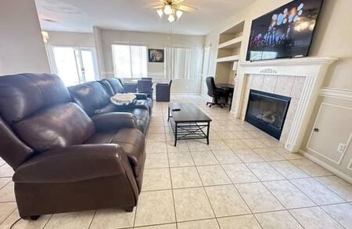 Silverado Ranch Casa | Big Brunellos 5bedrm, den w sofa bed, kids welcome, pets ask