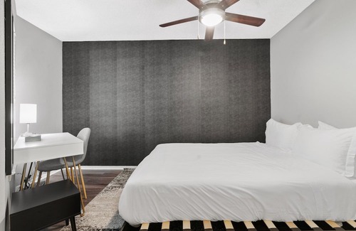 Brentwood Apartamento | Modern Luxe 1B City Skyline View Near Downtown