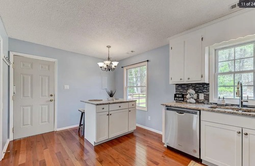 Raleigh Casa | Charming private 3 bedroom home - fenced in yard