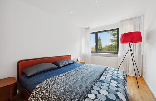 Boeblingen Apartamento | Artistic 2BR Apartment "TULIP" I Netflix I Parking I Home office I Balcony