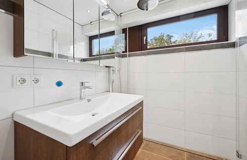 Boeblingen Apartamento | Artistic 2BR Apartment "TULIP" I Netflix I Parking I Home office I Balcony