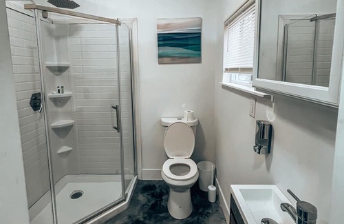 Paw Creek Casa | Cozy Tiny Home within 5 miles from Uptown, Southend and Airport