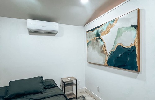 Paw Creek Casa | Cozy Tiny Home within 5 miles from Uptown, Southend and Airport