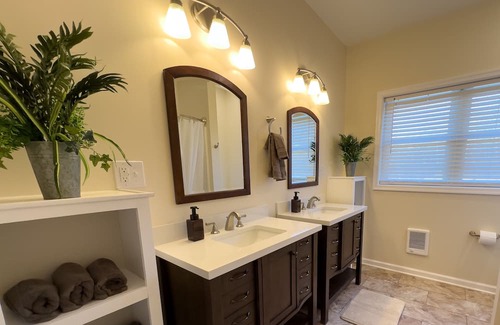 Rileyville Casa | New -Shenandoah-HotTub-PetFriendly-Secluded-Sleep 12