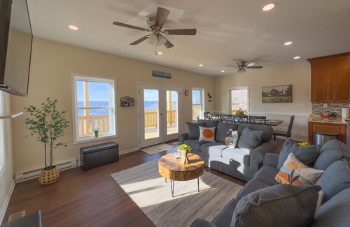 Rileyville Casa | New -Shenandoah-HotTub-PetFriendly-Secluded-Sleep 12
