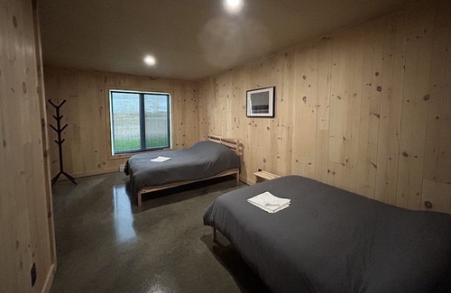 Sainte-Seraphine Cabina | Le Lodge Vous Offre une Expérience Paisible et Immersive en Zone Agricole