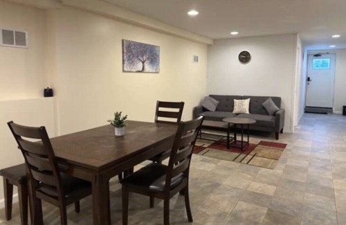 McGinley Square Casa | V7 Please contact host before booking. This is private room, not entire place.