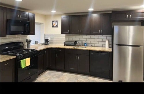 McGinley Square Casa | V7 Please contact host before booking. This is private room, not entire place.
