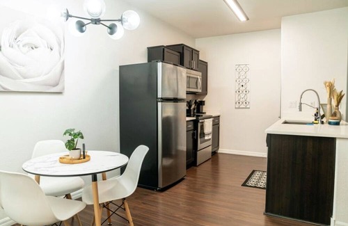 Henderson Apartamento | Paradise Oasis Retreat 🎰 10 Min From Airport 15 Min From Las Vegas Strip!