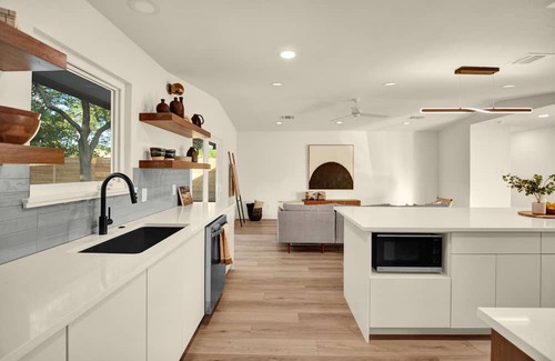 North Austin Civic Association Casa | Gorgeous and Peaceful Brand New Remodeled Home near Domain and Q2 Soccer Stadium