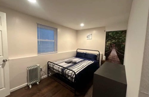 McGinley Square Casa | V4 please contact host before booking This is private room, not entire place